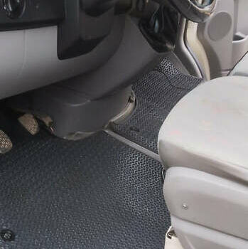 Белый Фольксваген Крафтер, объемом двигателя 2.5 л и пробегом 350 тыс. км за 9500 $, фото 4 на Automoto.ua