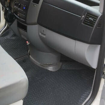 Белый Фольксваген Крафтер, объемом двигателя 2.5 л и пробегом 350 тыс. км за 9500 $, фото 6 на Automoto.ua