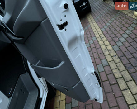 Белый Фольксваген Крафтер, объемом двигателя 1.97 л и пробегом 423 тыс. км за 12800 $, фото 46 на Automoto.ua