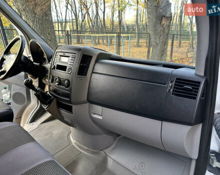 Белый Фольксваген Крафтер, объемом двигателя 1.97 л и пробегом 265 тыс. км за 16000 $, фото 14 на Automoto.ua