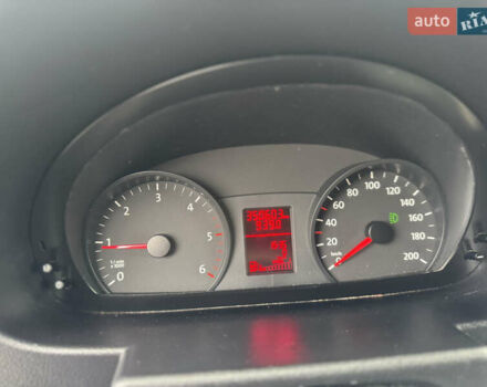 Белый Фольксваген Крафтер, объемом двигателя 1.97 л и пробегом 350 тыс. км за 13650 $, фото 5 на Automoto.ua