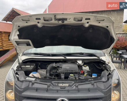 Белый Фольксваген Крафтер, объемом двигателя 1.97 л и пробегом 350 тыс. км за 13650 $, фото 3 на Automoto.ua