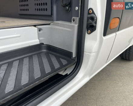 Белый Фольксваген Крафтер, объемом двигателя 2 л и пробегом 119 тыс. км за 22999 $, фото 71 на Automoto.ua