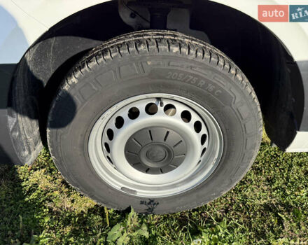 Белый Фольксваген Крафтер, объемом двигателя 0 л и пробегом 219 тыс. км за 24900 $, фото 10 на Automoto.ua