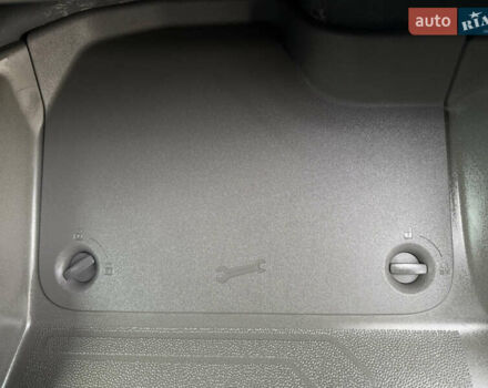 Белый Фольксваген Крафтер, объемом двигателя 2 л и пробегом 239 тыс. км за 27999 $, фото 67 на Automoto.ua