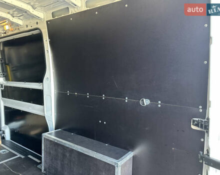 Белый Фольксваген Крафтер, объемом двигателя 1.97 л и пробегом 56 тыс. км за 40000 $, фото 14 на Automoto.ua