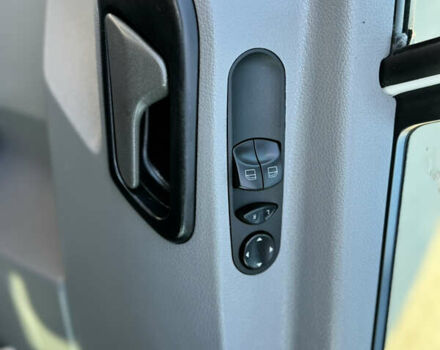 Белый Фольксваген Крафтер, объемом двигателя 2 л и пробегом 264 тыс. км за 17500 $, фото 16 на Automoto.ua