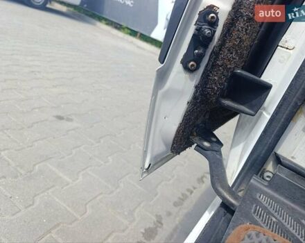 Белый Фольксваген Крафтер, объемом двигателя 1.97 л и пробегом 320 тыс. км за 14000 $, фото 6 на Automoto.ua