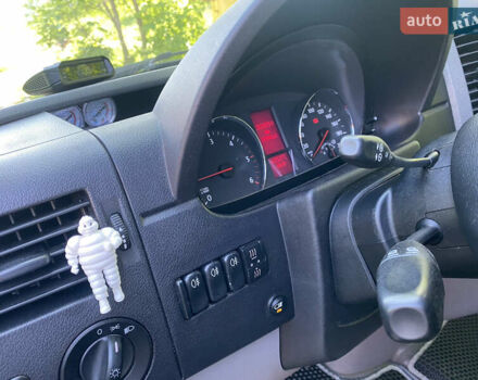 Белый Фольксваген Крафтер, объемом двигателя 1.97 л и пробегом 360 тыс. км за 20000 $, фото 6 на Automoto.ua