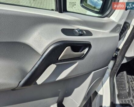 Белый Фольксваген Крафтер, объемом двигателя 2 л и пробегом 217 тыс. км за 16350 $, фото 31 на Automoto.ua