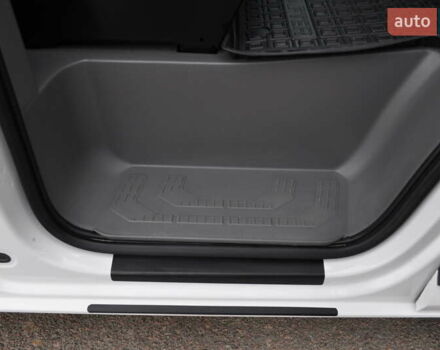 Фольксваген Крафтєр 2021 у Києві на Automoto.ua Білий Фольксваген Крафтєр, об'ємом двигуна 2 л та пробігом 129 тис. км за 28000 $, фото 31 на Automoto.ua