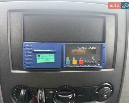 Белый Фольксваген Крафтер, объемом двигателя 1.97 л и пробегом 178 тыс. км за 15500 $, фото 3 на Automoto.ua