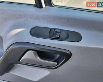 Белый Фольксваген Крафтер, объемом двигателя 2 л и пробегом 280 тыс. км за 17900 $, фото 15 на Automoto.ua