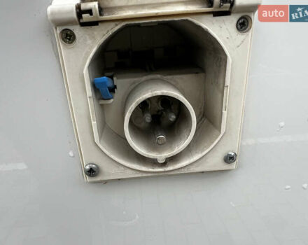 Белый Фольксваген Крафтер, объемом двигателя 2 л и пробегом 299 тыс. км за 27999 $, фото 1 на Automoto.ua