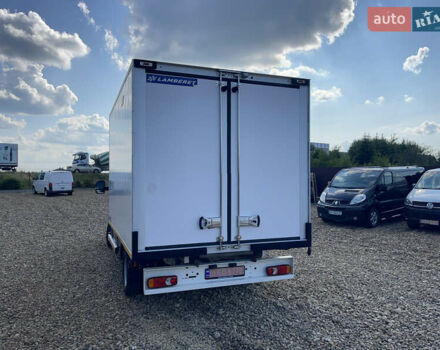 Белый Фольксваген Крафтер, объемом двигателя 2 л и пробегом 231 тыс. км за 32600 $, фото 5 на Automoto.ua