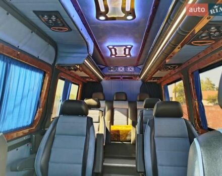 Белый Фольксваген Крафтер, объемом двигателя 1.97 л и пробегом 402 тыс. км за 24000 $, фото 3 на Automoto.ua