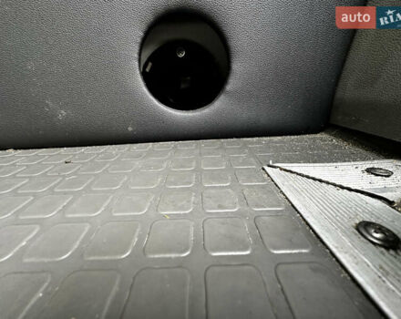 Белый Фольксваген Крафтер, объемом двигателя 0 л и пробегом 300 тыс. км за 17800 $, фото 9 на Automoto.ua