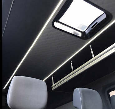 Черный Фольксваген Крафтер, объемом двигателя 1.97 л и пробегом 370 тыс. км за 16200 $, фото 9 на Automoto.ua