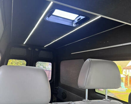 Черный Фольксваген Крафтер, объемом двигателя 1.97 л и пробегом 370 тыс. км за 16200 $, фото 7 на Automoto.ua