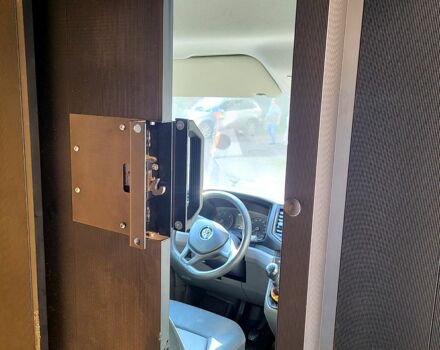 Коричневий Фольксваген Крафтєр, об'ємом двигуна 2 л та пробігом 180 тис. км за 17300 $, фото 3 на Automoto.ua