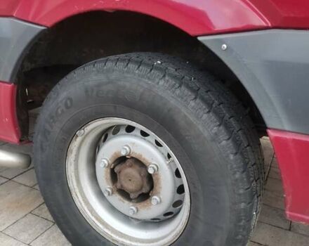 Красный Фольксваген Крафтер, объемом двигателя 2.5 л и пробегом 350 тыс. км за 10000 $, фото 1 на Automoto.ua