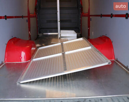 Красный Фольксваген Крафтер, объемом двигателя 0 л и пробегом 11 тыс. км за 33000 $, фото 10 на Automoto.ua