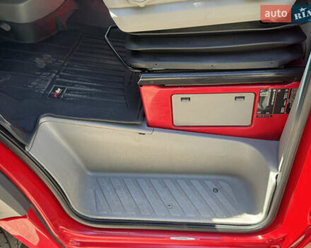 Красный Фольксваген Крафтер, объемом двигателя 2.46 л и пробегом 443 тыс. км за 14900 $, фото 14 на Automoto.ua