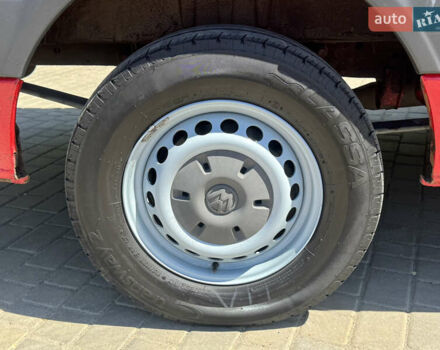 Красный Фольксваген Крафтер, объемом двигателя 2.46 л и пробегом 443 тыс. км за 14900 $, фото 9 на Automoto.ua