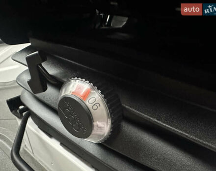 Красный Фольксваген Крафтер, объемом двигателя 2 л и пробегом 160 тыс. км за 18800 $, фото 18 на Automoto.ua