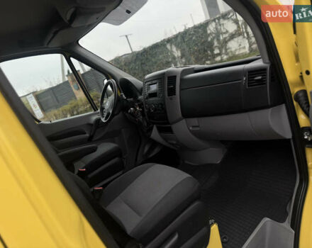 Жовтий Фольксваген Крафтєр, об'ємом двигуна 2 л та пробігом 248 тис. км за 19300 $, фото 9 на Automoto.ua