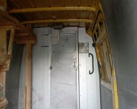 Желтый Фольксваген Крафтер, объемом двигателя 1.97 л и пробегом 487 тыс. км за 12000 $, фото 2 на Automoto.ua