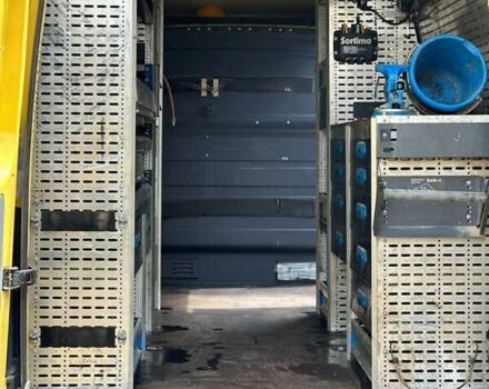 Желтый Фольксваген Крафтер, объемом двигателя 2 л и пробегом 130 тыс. км за 26300 $, фото 2 на Automoto.ua