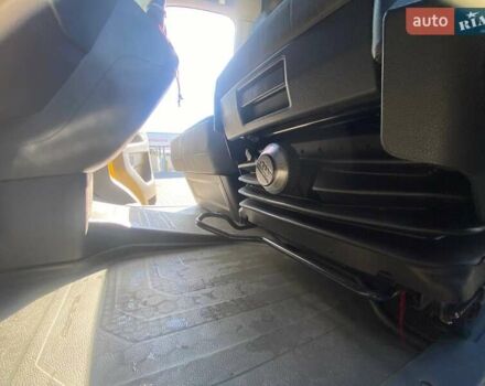 Желтый Фольксваген Крафтер, объемом двигателя 2 л и пробегом 215 тыс. км за 15950 $, фото 13 на Automoto.ua