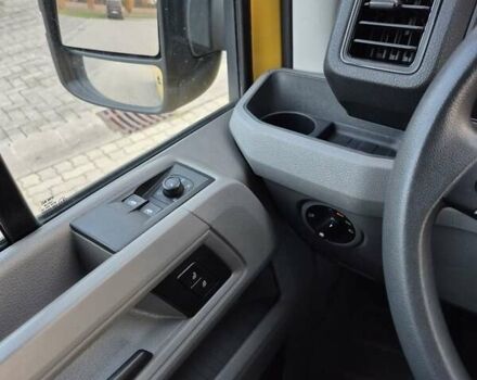 Желтый Фольксваген Крафтер, объемом двигателя 2 л и пробегом 202 тыс. км за 19716 $, фото 26 на Automoto.ua