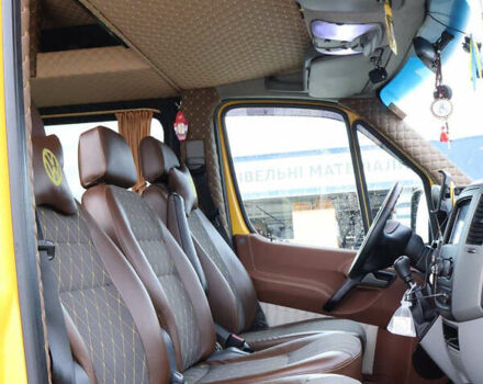 Желтый Фольксваген Крафтер, объемом двигателя 2.69 л и пробегом 340 тыс. км за 19500 $, фото 7 на Automoto.ua