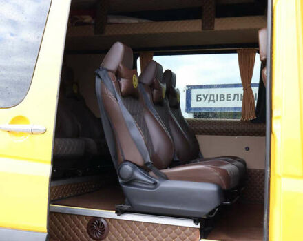 Желтый Фольксваген Крафтер, объемом двигателя 2.69 л и пробегом 340 тыс. км за 19500 $, фото 9 на Automoto.ua