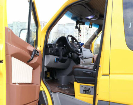 Желтый Фольксваген Крафтер, объемом двигателя 2.69 л и пробегом 340 тыс. км за 19500 $, фото 11 на Automoto.ua