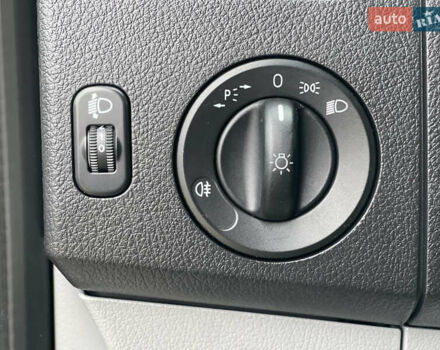 Серый Фольксваген Крафтер, объемом двигателя 1.97 л и пробегом 291 тыс. км за 13500 $, фото 24 на Automoto.ua