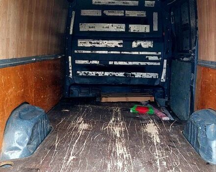 Серый Фольксваген Крафтер, объемом двигателя 2 л и пробегом 280 тыс. км за 13500 $, фото 4 на Automoto.ua