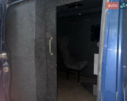 Синий Фольксваген Крафтер, объемом двигателя 2.46 л и пробегом 174 тыс. км за 16000 $, фото 2 на Automoto.ua