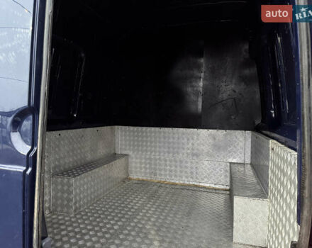 Синий Фольксваген Крафтер, объемом двигателя 2.5 л и пробегом 300 тыс. км за 9900 $, фото 8 на Automoto.ua