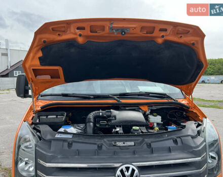 Оранжевый Фольксваген Крафтер, объемом двигателя 2 л и пробегом 215 тыс. км за 25500 $, фото 1 на Automoto.ua