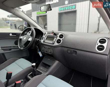 Серый Фольксваген Кросс Гольф, объемом двигателя 1.6 л и пробегом 182 тыс. км за 6500 $, фото 87 на Automoto.ua