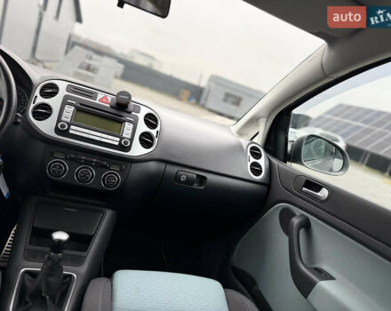 Серый Фольксваген Кросс Гольф, объемом двигателя 1.6 л и пробегом 182 тыс. км за 6500 $, фото 31 на Automoto.ua