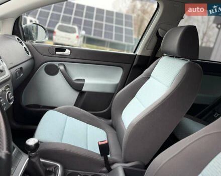 Серый Фольксваген Кросс Гольф, объемом двигателя 1.6 л и пробегом 182 тыс. км за 6500 $, фото 43 на Automoto.ua