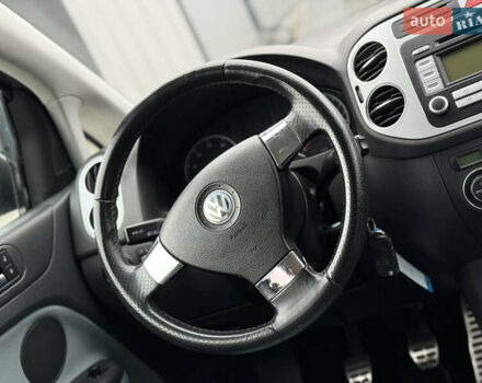 Серый Фольксваген Кросс Гольф, объемом двигателя 1.6 л и пробегом 182 тыс. км за 6500 $, фото 32 на Automoto.ua