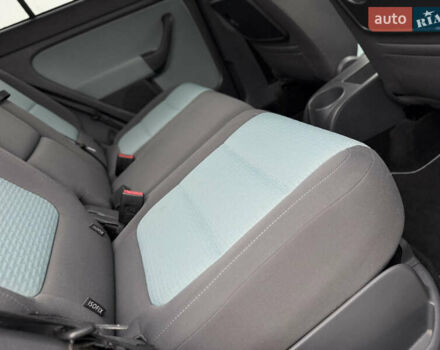 Серый Фольксваген Кросс Гольф, объемом двигателя 1.6 л и пробегом 182 тыс. км за 6500 $, фото 75 на Automoto.ua