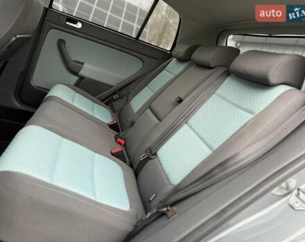 Серый Фольксваген Кросс Гольф, объемом двигателя 1.6 л и пробегом 182 тыс. км за 6500 $, фото 60 на Automoto.ua