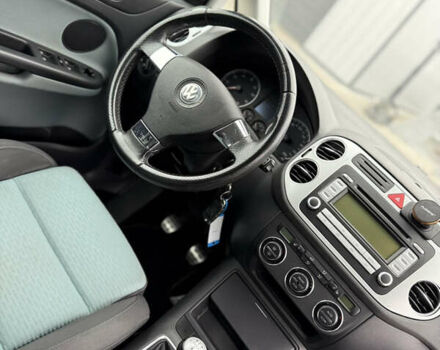 Серый Фольксваген Кросс Гольф, объемом двигателя 1.6 л и пробегом 182 тыс. км за 6500 $, фото 92 на Automoto.ua