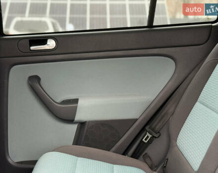 Серый Фольксваген Кросс Гольф, объемом двигателя 1.6 л и пробегом 182 тыс. км за 6500 $, фото 62 на Automoto.ua